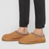 Ugg TasmanPantofoleChestnut Uomo Pantofole UG112I00L-B11 2 Ugg TasmanPantofoleChestnut Uomo Pantofole UG112I00L-B11 -Vendite Lloyd 006ef2559ff845899fb5ea742027be7f