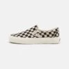 Vans Classic Slip-On UnisexScarpe Senza LacciOff-White/Black Uomo Scarpe Basse VA215O08U-A11 -Vendite Lloyd 09e3160026cf4676a4c7466529a084b9
