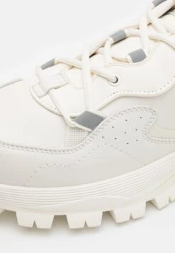 Emporio Armani Laced ShoeSneakers BasseOff White Uomo Sneaker EA812O043-A11 13 Emporio Armani Laced ShoeSneakers BasseOff White Uomo Sneaker EA812O043-A11 -Vendite Lloyd 0b2a3f789d0f4cc79ba85baa1fe3607c