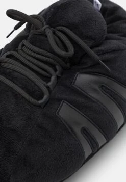 Oversized Slipper - Pantofole - Black 13 Oversized Slipper - Pantofole - Black -Vendite Lloyd 60279e7582054a46a6925fce21bbba53