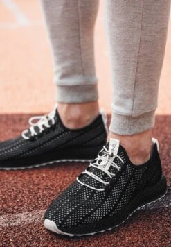 Om-Foks - Sneakers Basse - Black 12 Om-Foks - Sneakers Basse - Black -Vendite Lloyd 63a6f55ac5ed48cf8d67b8d49f6a4dee