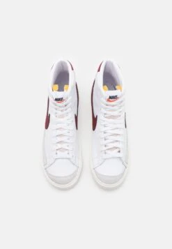 Nike Sportswear Blazer Mid '77 VntgSneakers AlteWhite/Team Red/White/Sail/Black/Team Orange Uomo Sneaker NI115N001-A21 -Vendite Lloyd 7e08adf67c1a439db96dea60ede34b09