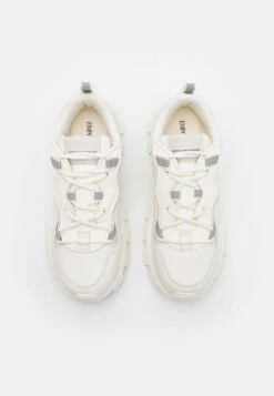Emporio Armani Laced ShoeSneakers BasseOff White Uomo Sneaker EA812O043-A11 11 Emporio Armani Laced ShoeSneakers BasseOff White Uomo Sneaker EA812O043-A11 -Vendite Lloyd a9c5f800b6434da1ae02a3cc0a59f64e