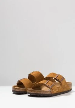 Birkenstock Arizona Soft Footbed Unisex - Pantofole - Tan 10 Birkenstock Arizona Soft Footbed Unisex - Pantofole - Tan -Vendite Lloyd b5ae73edb3b446eba9c8584b7f7ded31