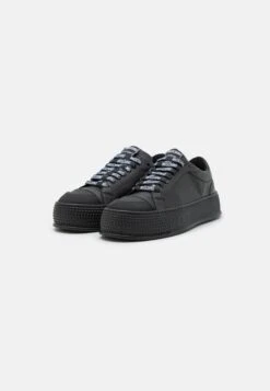 MOSCHINO BumpsandstripesSneakers BasseBlack Uomo Sneaker 6MO12O05I-Q11 -Vendite Lloyd cbb8de57b592484693f10b1a33f003e2
