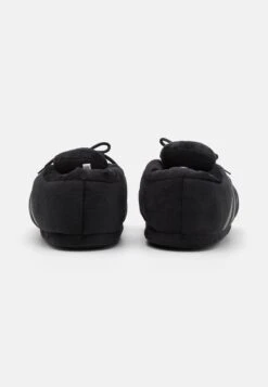 Oversized Slipper - Pantofole - Black 10 Oversized Slipper - Pantofole - Black -Vendite Lloyd cd60954610f744109a111ff5f191911f