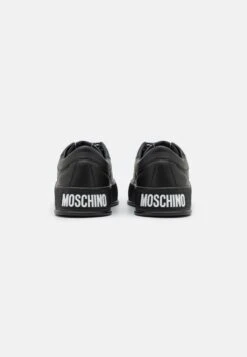 MOSCHINO BumpsandstripesSneakers BasseBlack Uomo Sneaker 6MO12O05I-Q11 -Vendite Lloyd f0aaa010575f4b9fa3ad22b5e4cf193b