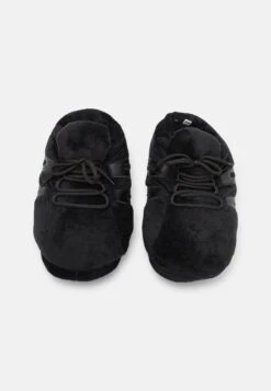 Oversized Slipper - Pantofole - Black 11 Oversized Slipper - Pantofole - Black -Vendite Lloyd fe6ae2787b234b41b035ee3cb09cc955